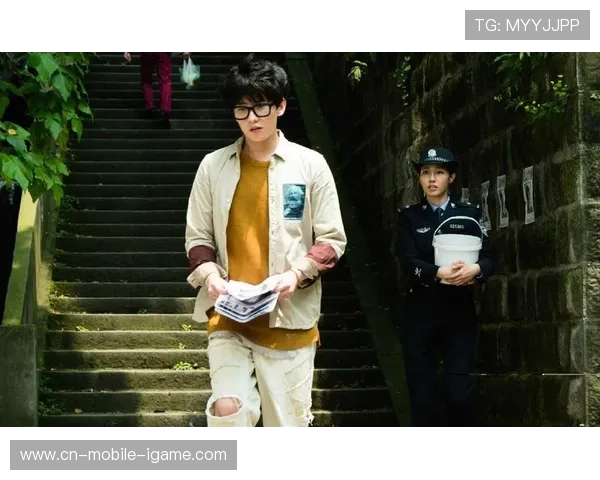 《足球场上的传奇之路：从青涩少年到世界巨星的成长与突破》